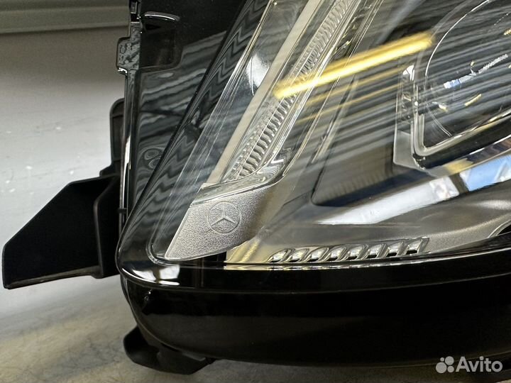 Левая фара на Mercedes-Benz GLE W166