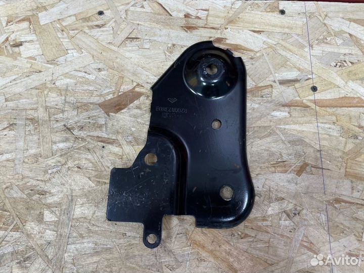 Кронштейн подрамника передний левый Renault Duster