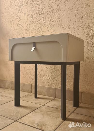 Тумба прикроватная новая, шпон дуба, эмаль