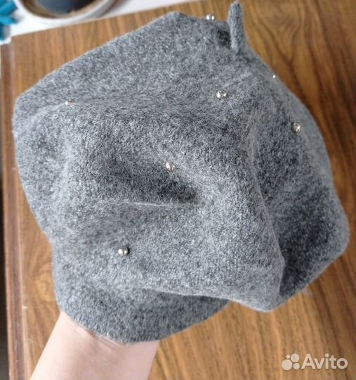 Берёт с бусинами серый Фаберлик