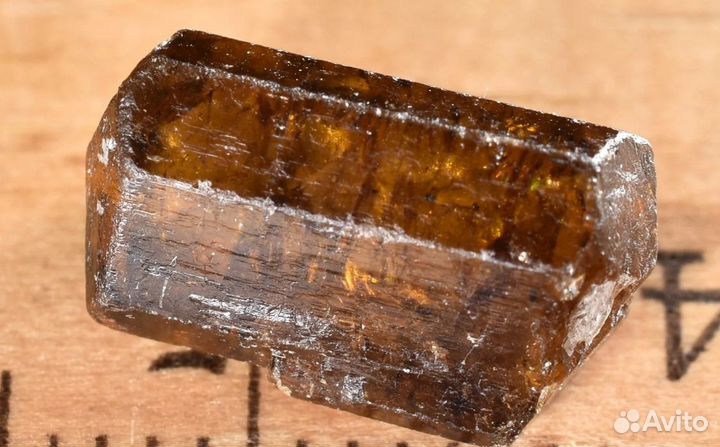 Турмалин дравит. Двухголовый кристалл