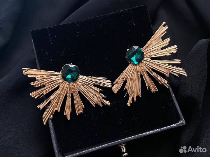 Новые серьги с зелёным камнем