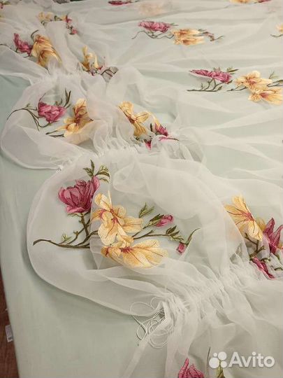 Швея по пошиву штор. Ремонт одежды