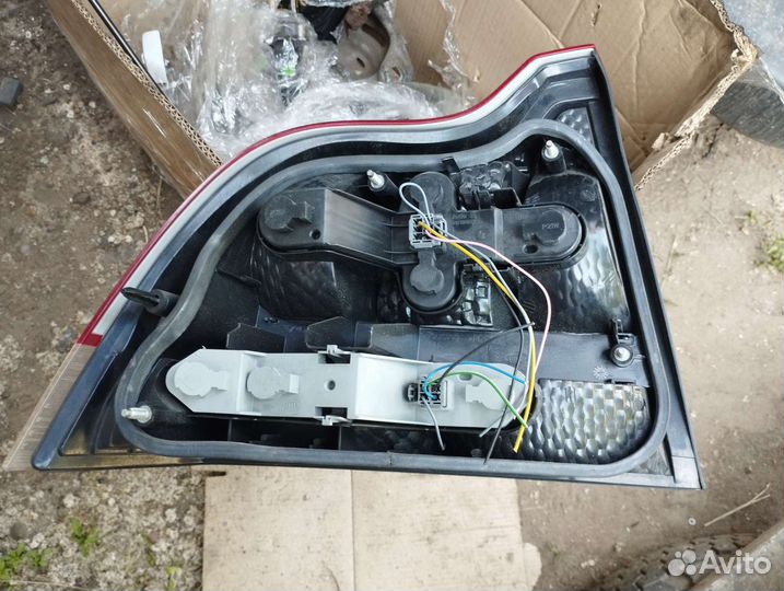 Volvo S60 P2 рестайлинг фонарь правый