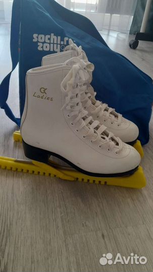 Коньки фигурные женские