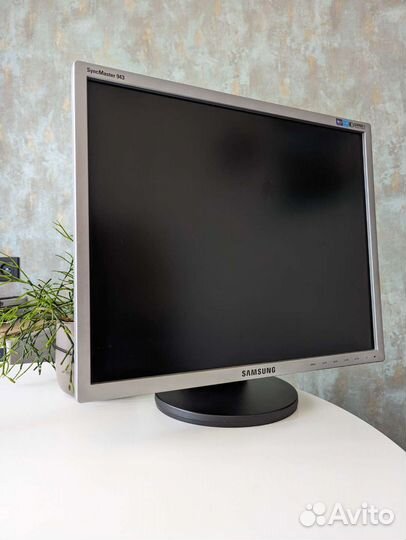 Монитор Samsung 943T