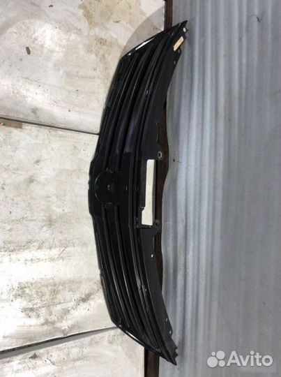 Решетка радиатора Nissan Tiida
