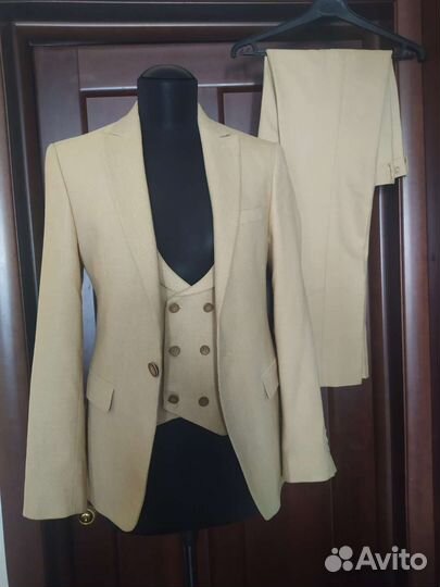 Костюм тройка на мальчика р.44, рост 164