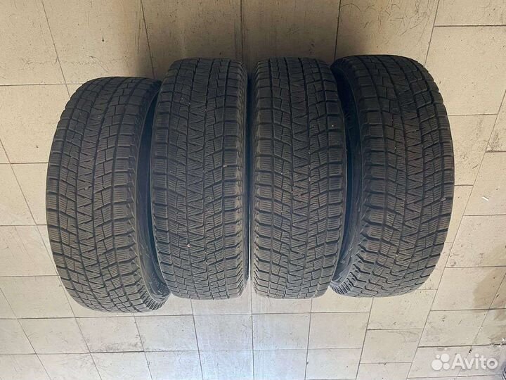 Bridgestone Blizzak DM-V2 215/65 R16