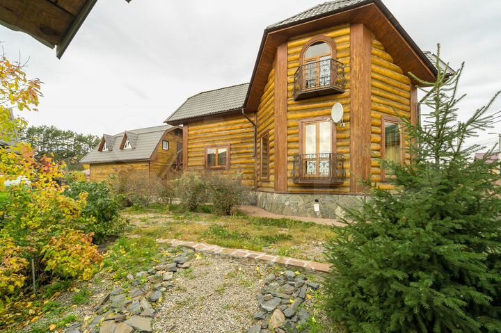 Дом 220 м² на участке 13,5 сот.