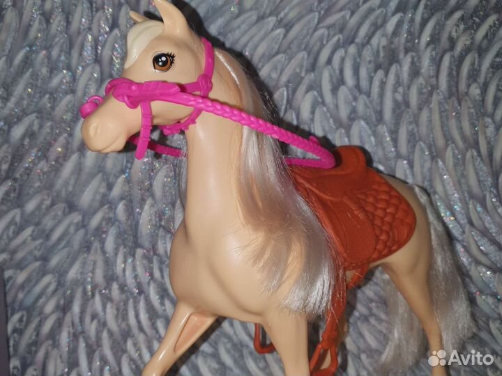 Кукла Barbie на лошади