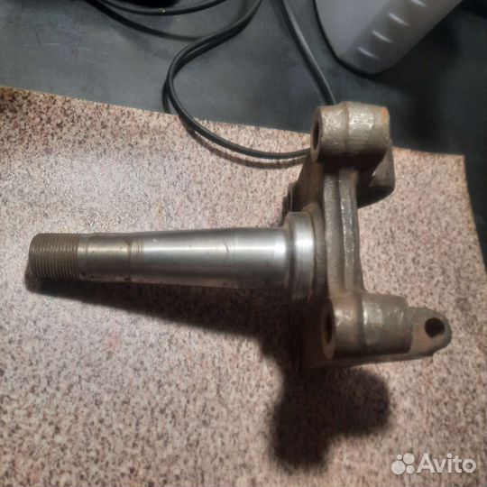 Поворотный кулак на газ 24 новый