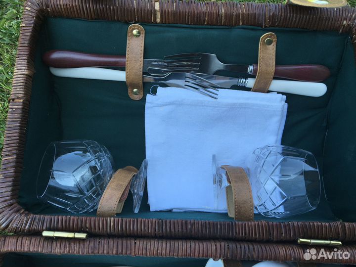 Корзина для пикника в форме саквояжа