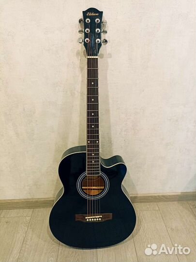 Акустическая гитара с чехлом