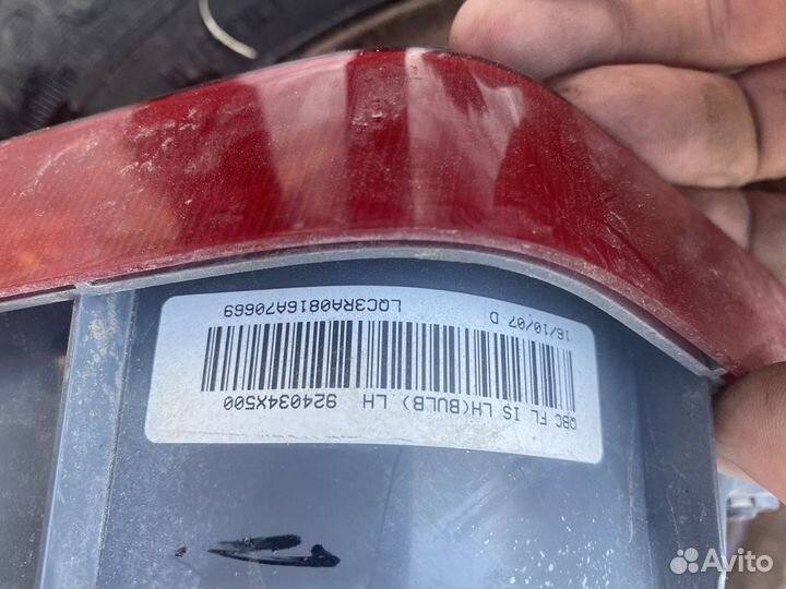 Киа Рио задний правый фонарь в крышку багажника