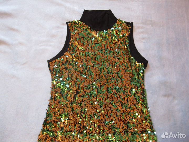 Платье с пайетками нарядное 42 44