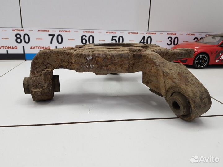 Кулак задний правый