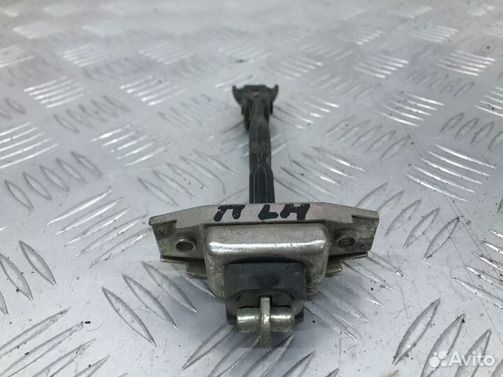 Б/У ограничитель двери передний левый Toyota Camry