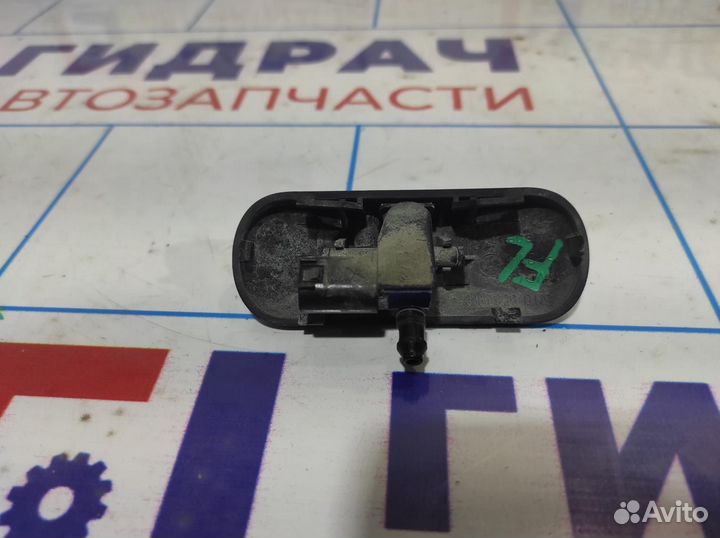 Форсунка омывателя лобового стекла Volkswagen Jett