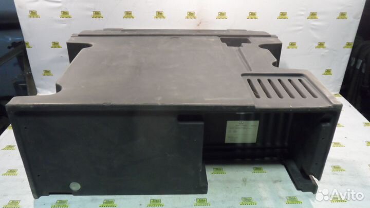 Ящик вещевой нижний mersedes 527601