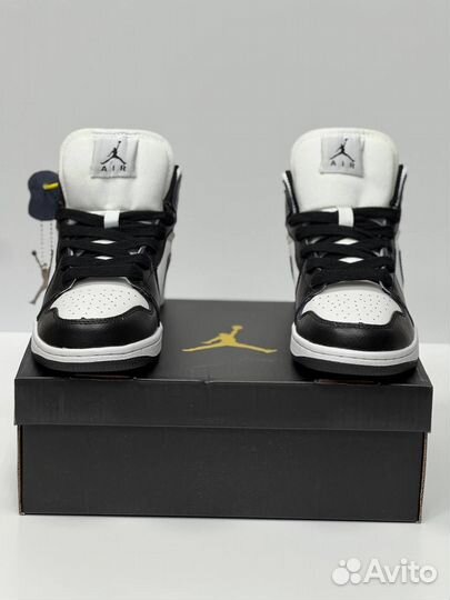 Кроссовки Nike Air Jordan 1