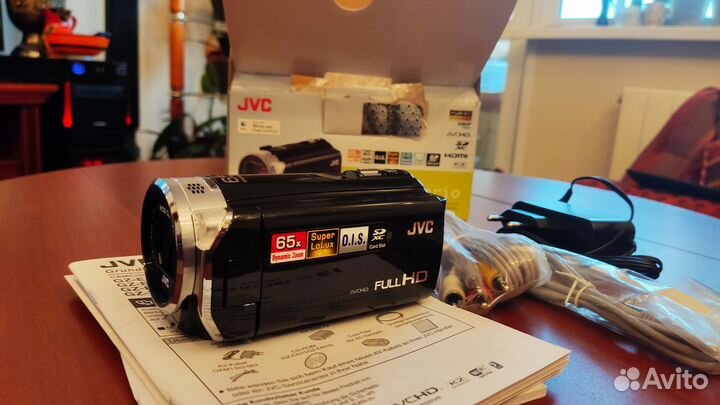 Видеокамера JVC Everio GZ -E505be новая