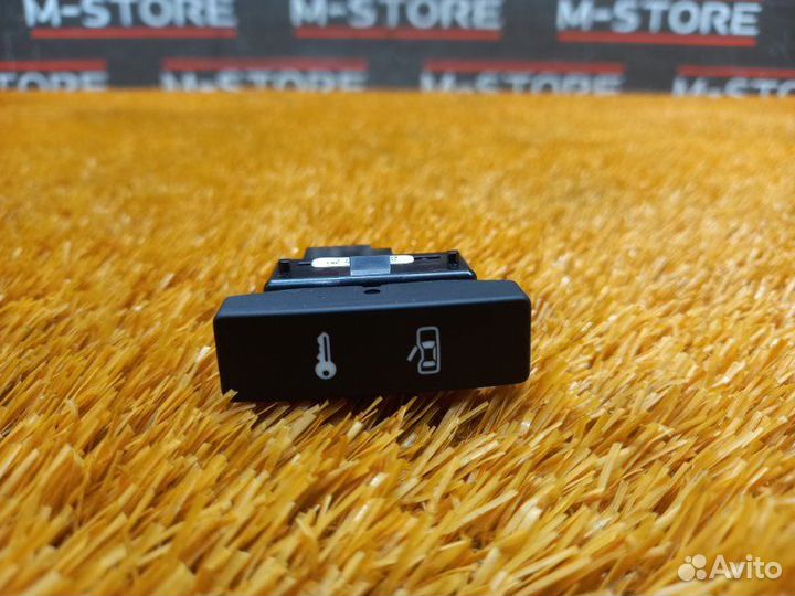 Кнопка блокировки двери передняя левая Volkswagen