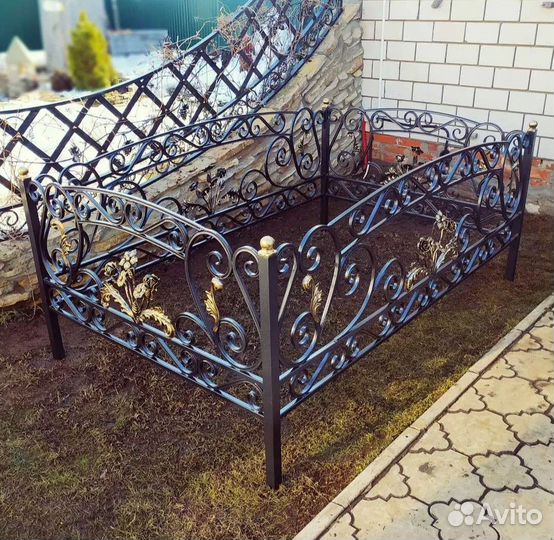 Ограды на кладбище