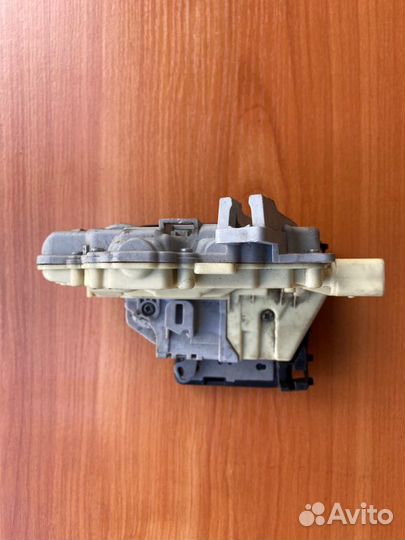 Замок двери задний правый Vw Passat B6 cbdc
