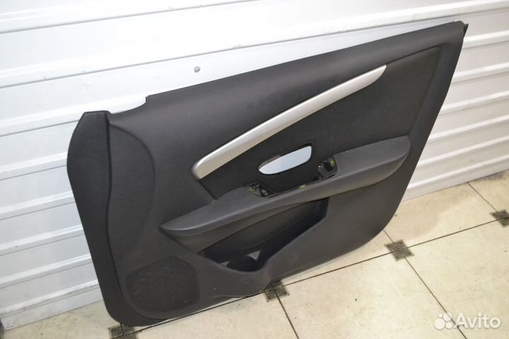 Обшивка двери передняя правая Nissan Almera G15