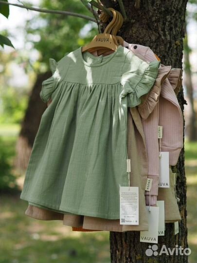 Новое муслиновое платье в оливковом цвете Vauva