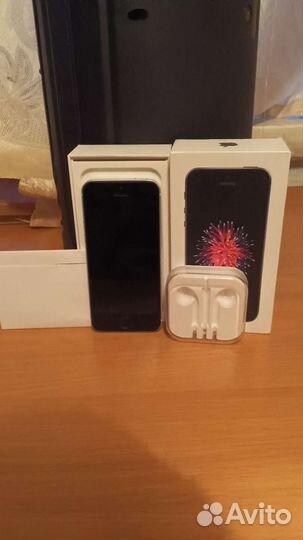 Телефон iPhone SE