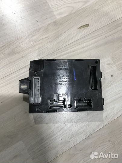 Блок комфорта иммобилайзера Renault logan 2