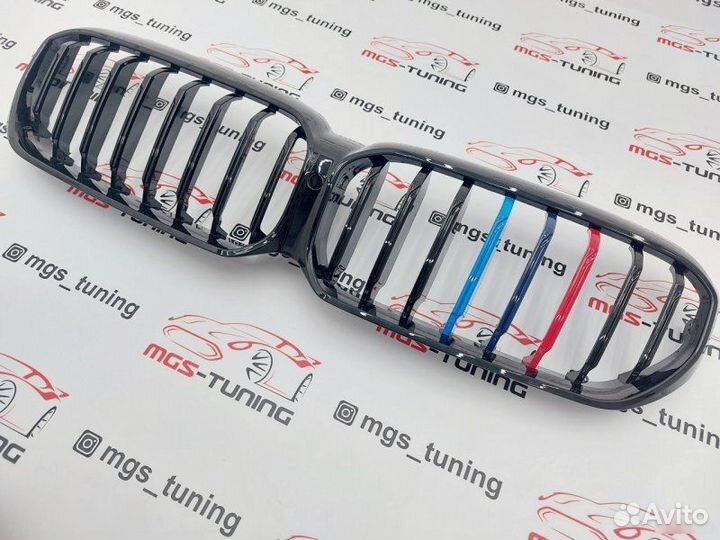 Решетка M-Performance с триколором бмв 5 G30 рест