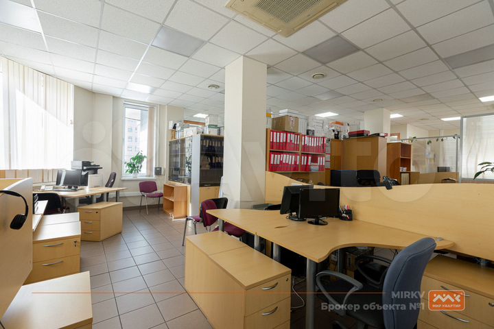 Коммерция в новом доме в Центре