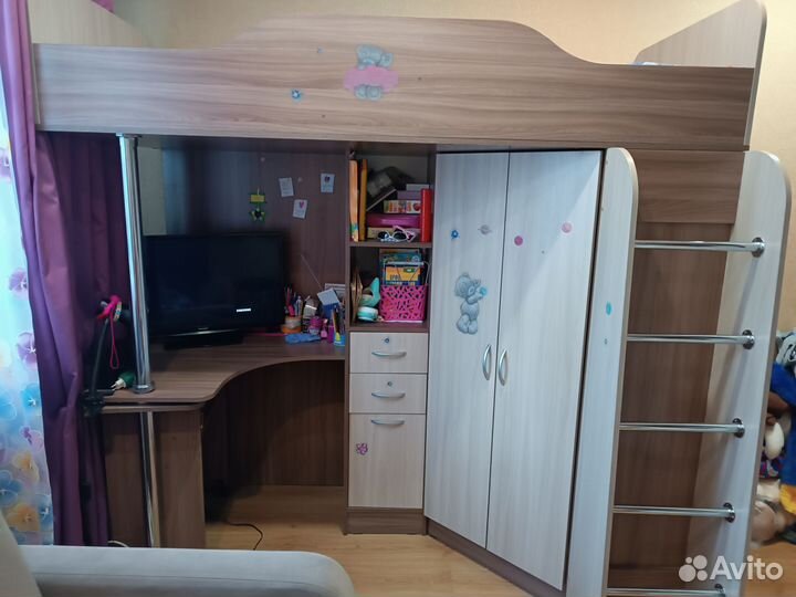 Детская кровать чердак со столом и шкафом бу