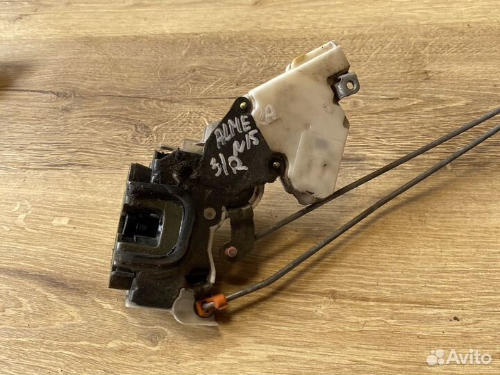 Nissan almera n15 задний правый замок двери