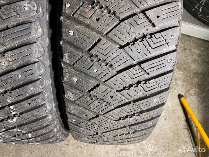 Goodyear UltraGrip Ice Arctic SUV 215/60 R17 100T