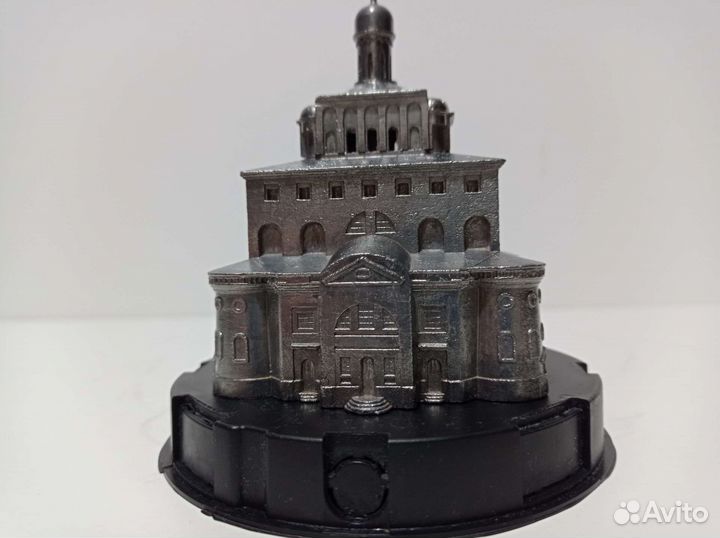 Сувенирные золотые ворота