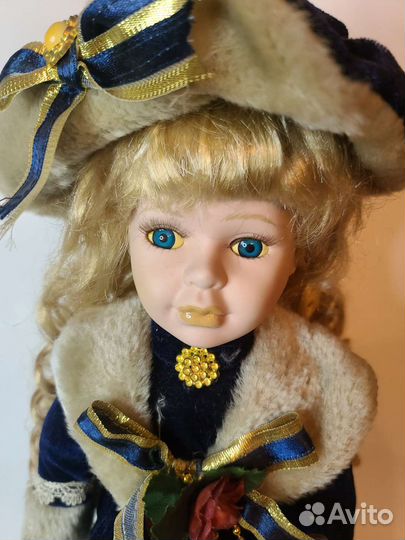 Кукла фарфоровая коллекционная