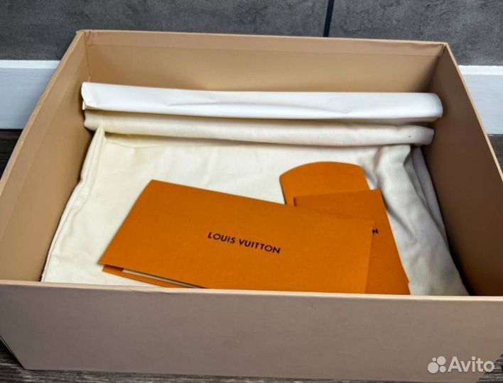 Louis Vuitton Skate Swarovski