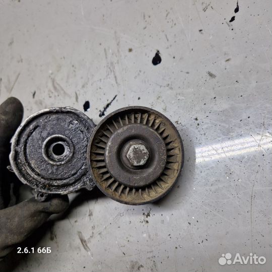 Кронштейн ролика kia sorento d4cb