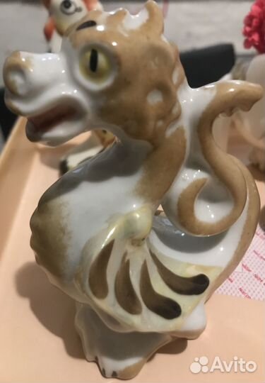 Дракон фарфор статуэтка