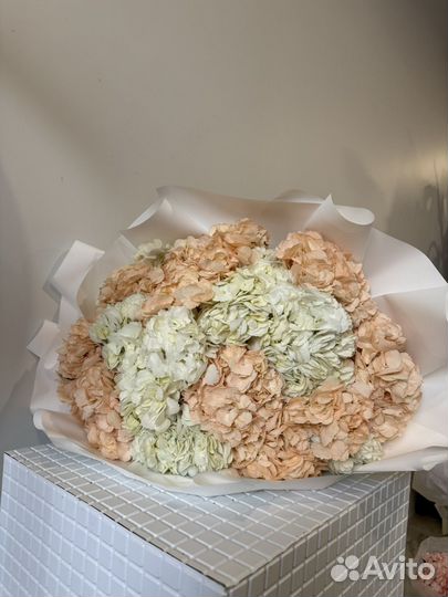 Букет из гортензий к 8 марта