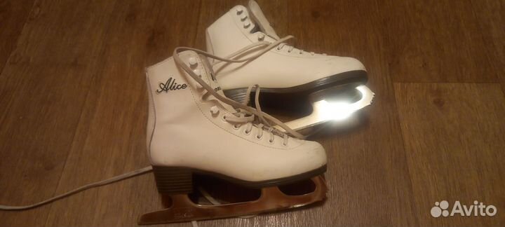 Коньки девочке 34р