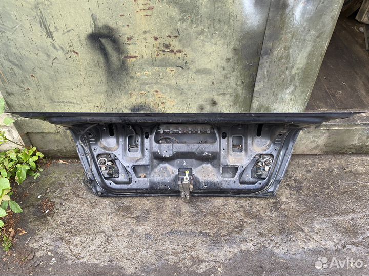 Крышка багажника Nissan Pulsar N15