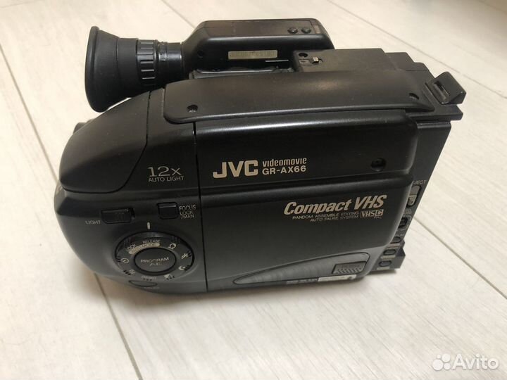 Видеокамера JVC GR-AX66