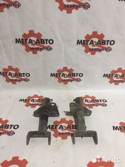 Кронштейн усилителя переднего бампера VW Passat B5