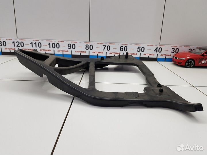 Кронштейн заднего бампера правый (Ford Focus)