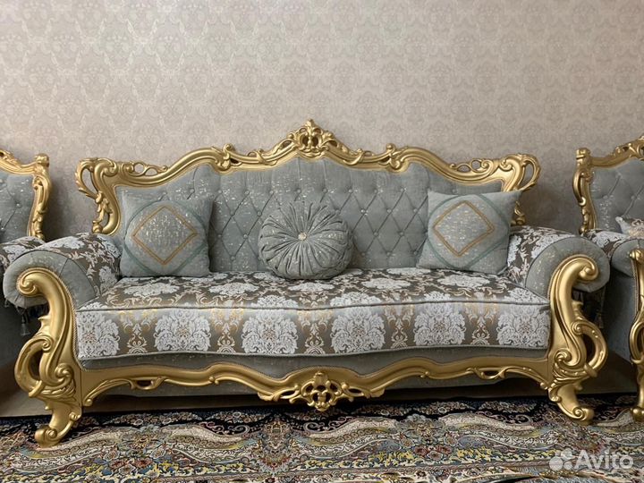 Холл тройка